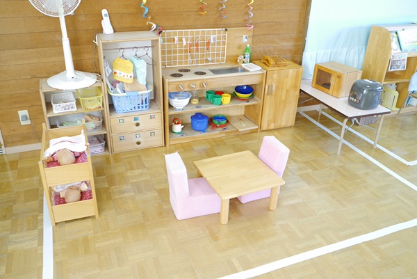 家庭での経験を遊びで表現します