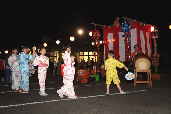 盆踊りの様子