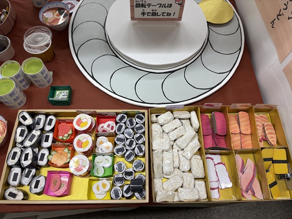 ネタとシャリを磁石で組み合わせてお寿司を作ります