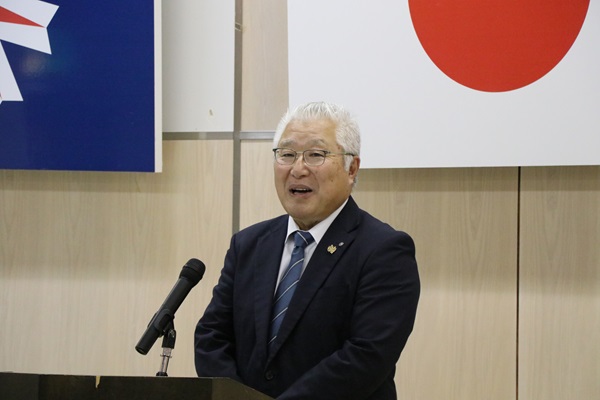 最後の訓示を職員に向けて行う刈田町長