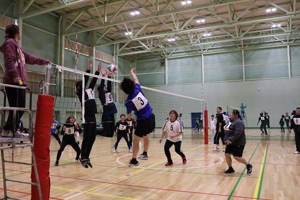 アタックを決める様子