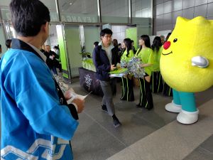 来場者へホタテソフト貝柱を無料配布