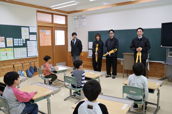 説明をする商工会青年部