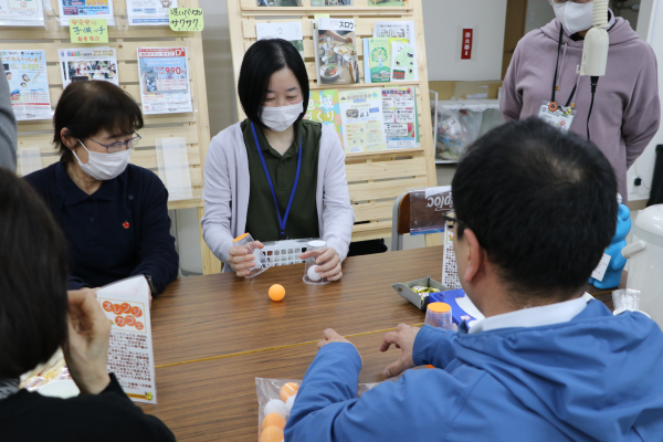 介護予防レクリエーションを楽しむ参加者
