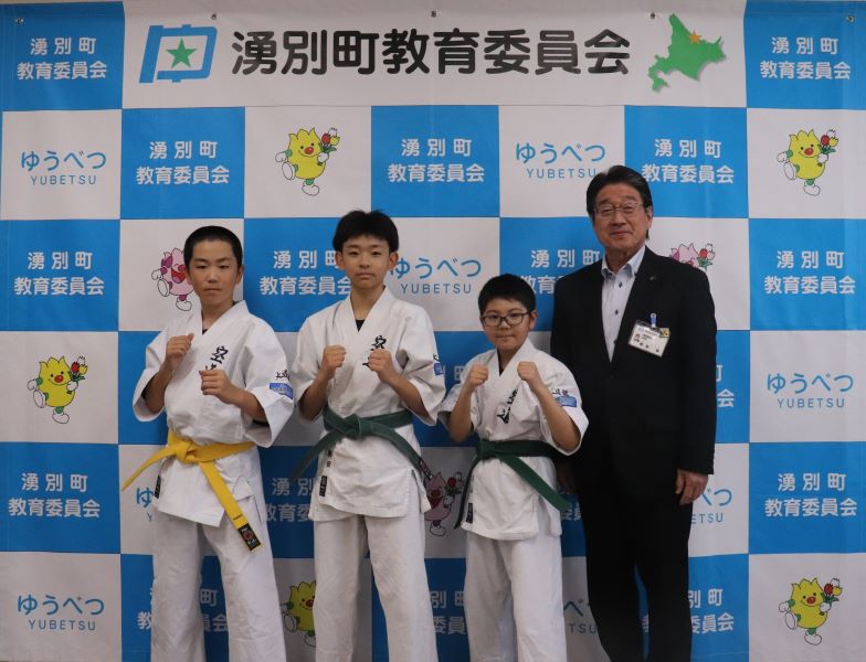 写真左から 橋本憲吾（けんご）さん（上湧別学園7年生） 奥田涼（りょう）さん（上湧別学園7年生） 片山雄斗（ゆうと）さん（上湧別学園6年生）
