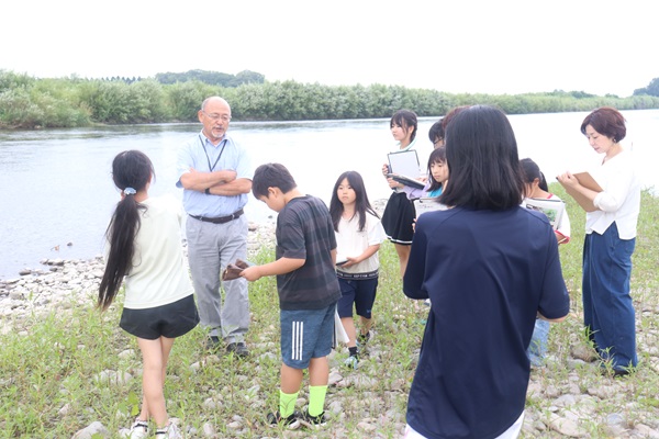 現地の人に聞き取りをしました